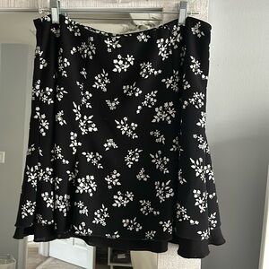 White House Black Market skirt. Gently worn. Great condition.